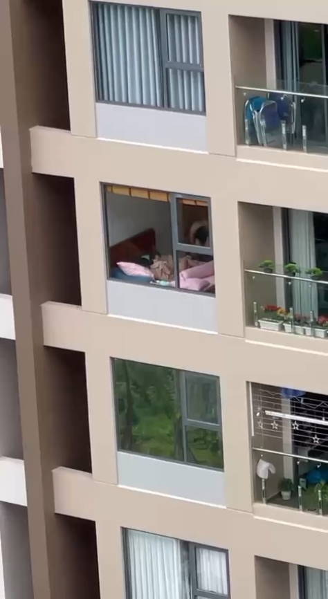 Quay lén cặp đôi làm tình ở chung cư đối diện - VIET69